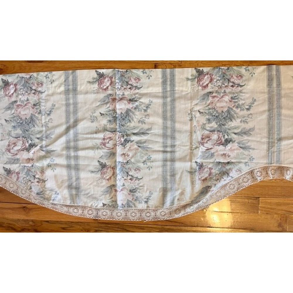 Vintage Cottagecore blue and ivory Floral Valance Swag Curtain - Picture 3 of 7